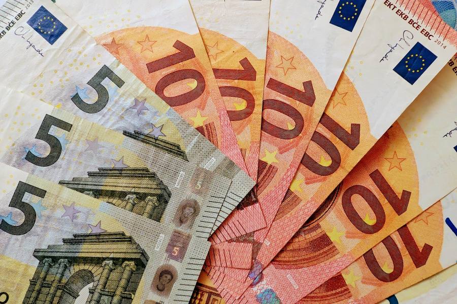 Euro 5 and 10 banknotes